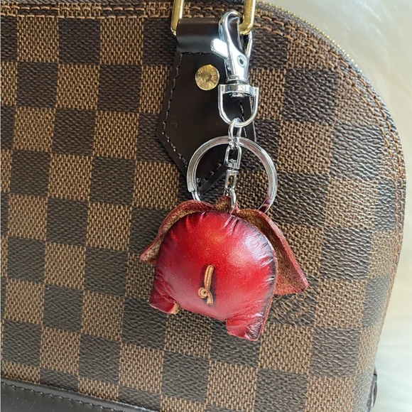 leather Red Elephant bag charm Keychain Car Key Fob handmade gift new - Picture 2 of 2
